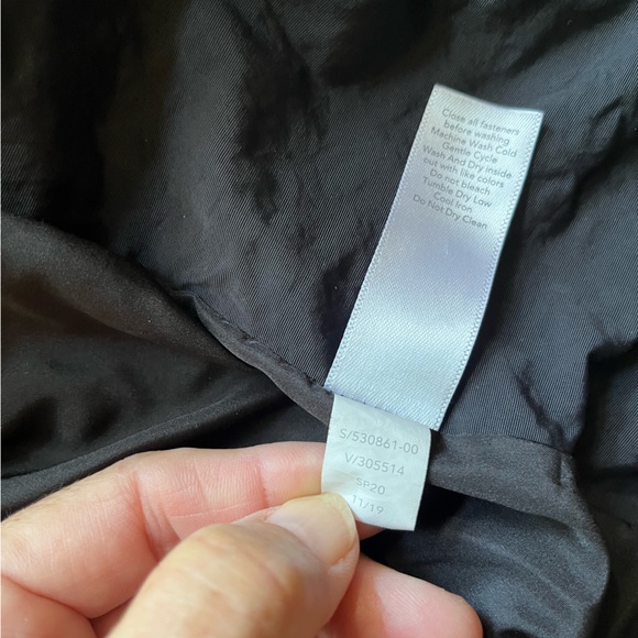 Athleta Acadia black lightweight travel work rain jacket. Snap closure. Medium - Picture 9 of 16